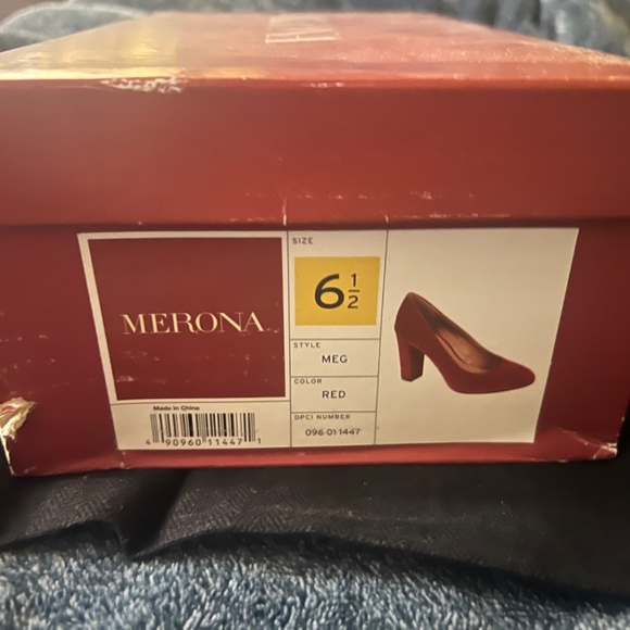 Red suede pumps - Picture 3 of 3